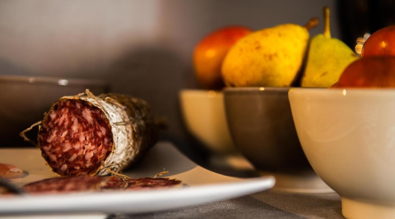 Boutique Hotel Al Palazzo Rosso Neive Buitenkant foto
