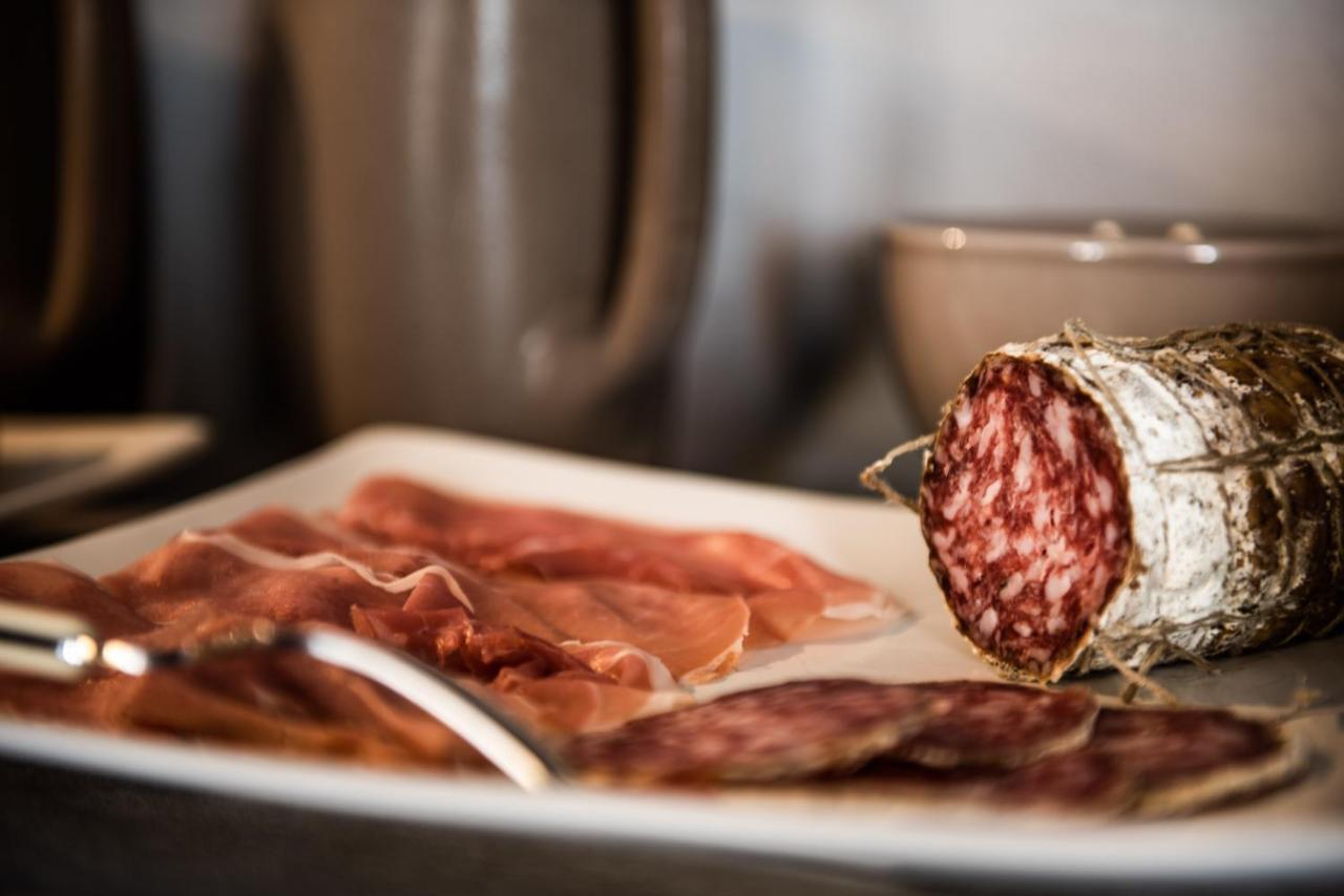Boutique Hotel Al Palazzo Rosso Neive Buitenkant foto