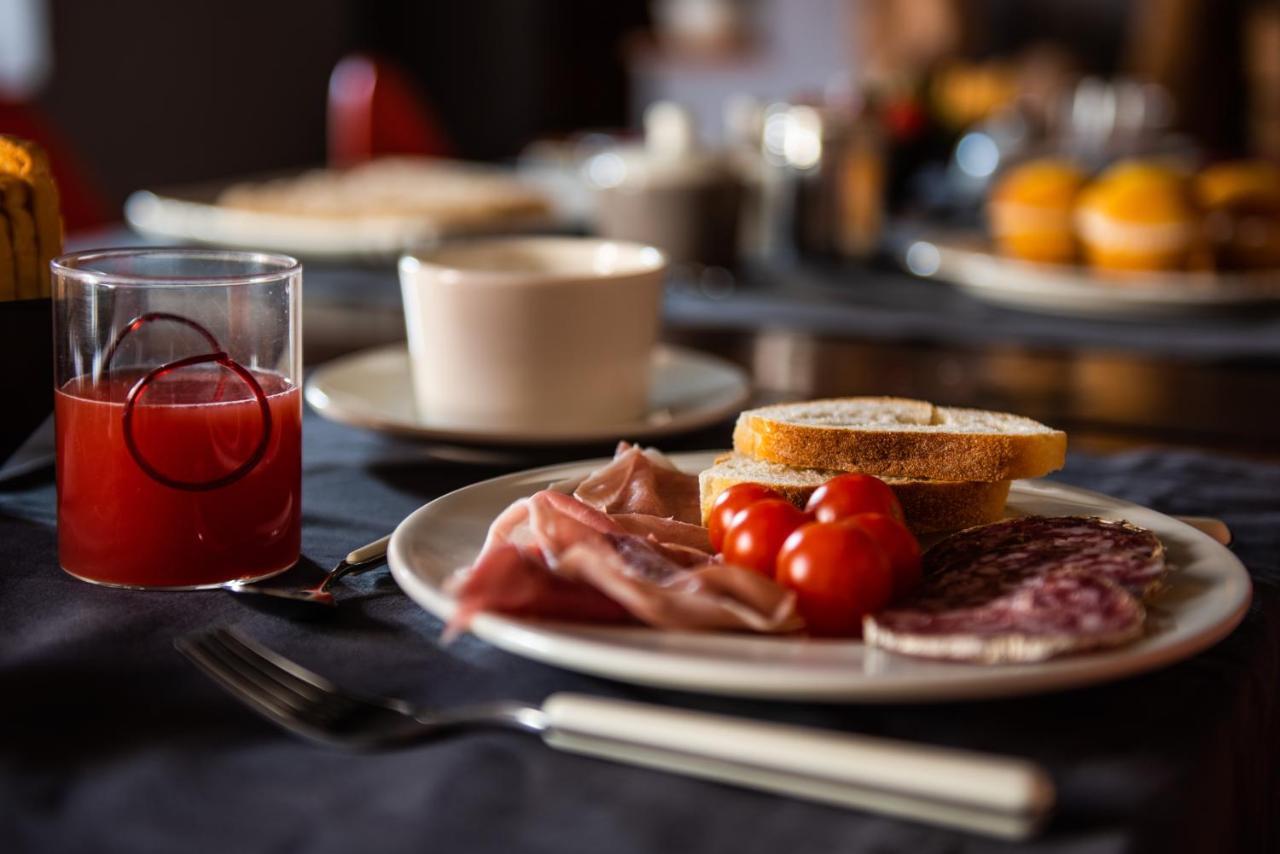 Boutique Hotel Al Palazzo Rosso Neive Buitenkant foto